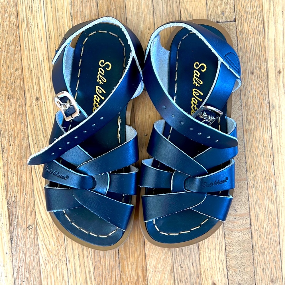 Saltwater sandals navy